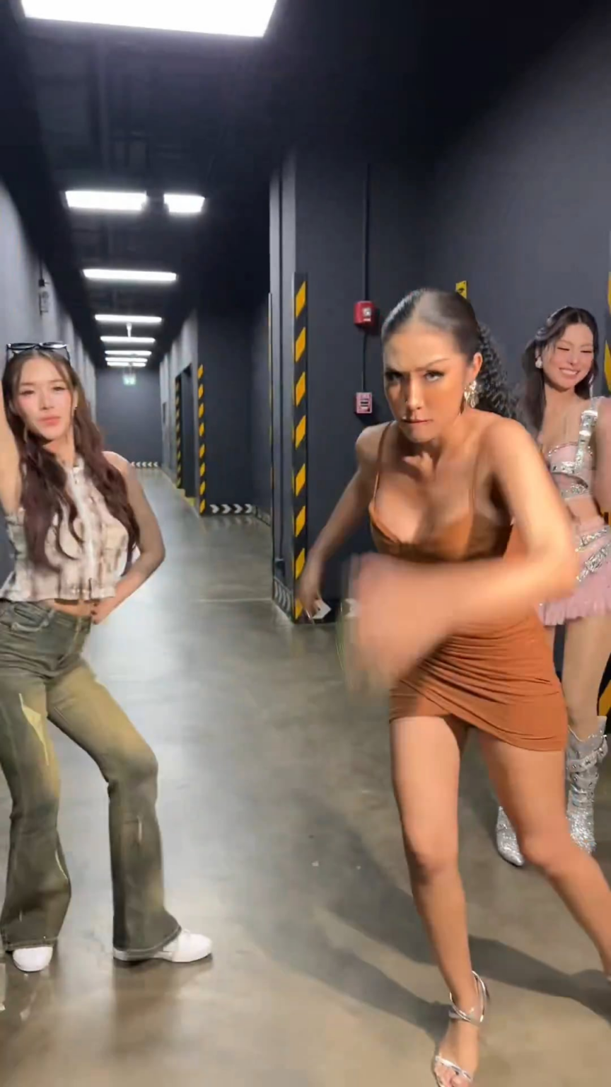 Miss Grand Thailand contestant Dada Darathorn Yoothong who went viral for her dancing recreates her meme Miss Grand Thailand contestant Dada Darathorn Yoothong who went viral for her dancing recreates her meme