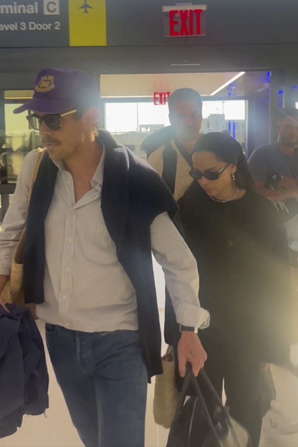 *exclusive* new york, ny hot new couple harry styles and zoe kravitz are spotted catching a flight together out of new york at jfk airport. the couple who have been reported to be "friends with benefits" sure do seem to be spending a lot of time together and now traveling as a pair. pictured: harry styles, zoe kravitz backgrid usa 11 september 2025 usa: +1 310 798 9111 / usasales@backgrid.com uk: +44 208 344 2007 / uksales@backgrid.com *uk clients pictures containing children please pixelate face prior to publication*