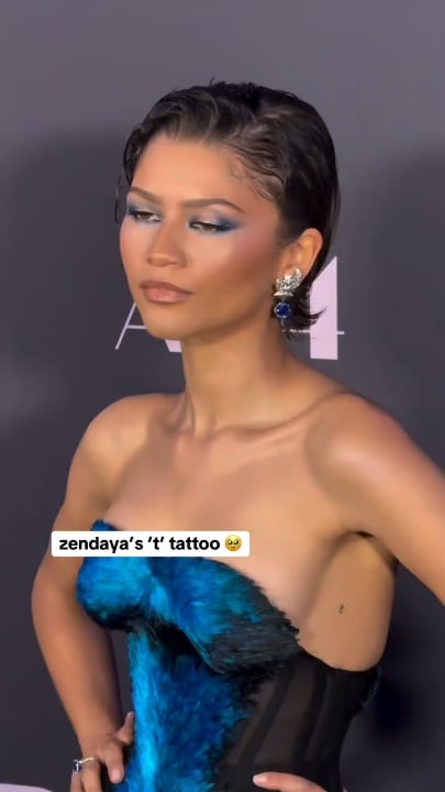 Zendaya with a "t" tattoo in the Newyork premiere of " The Drama"