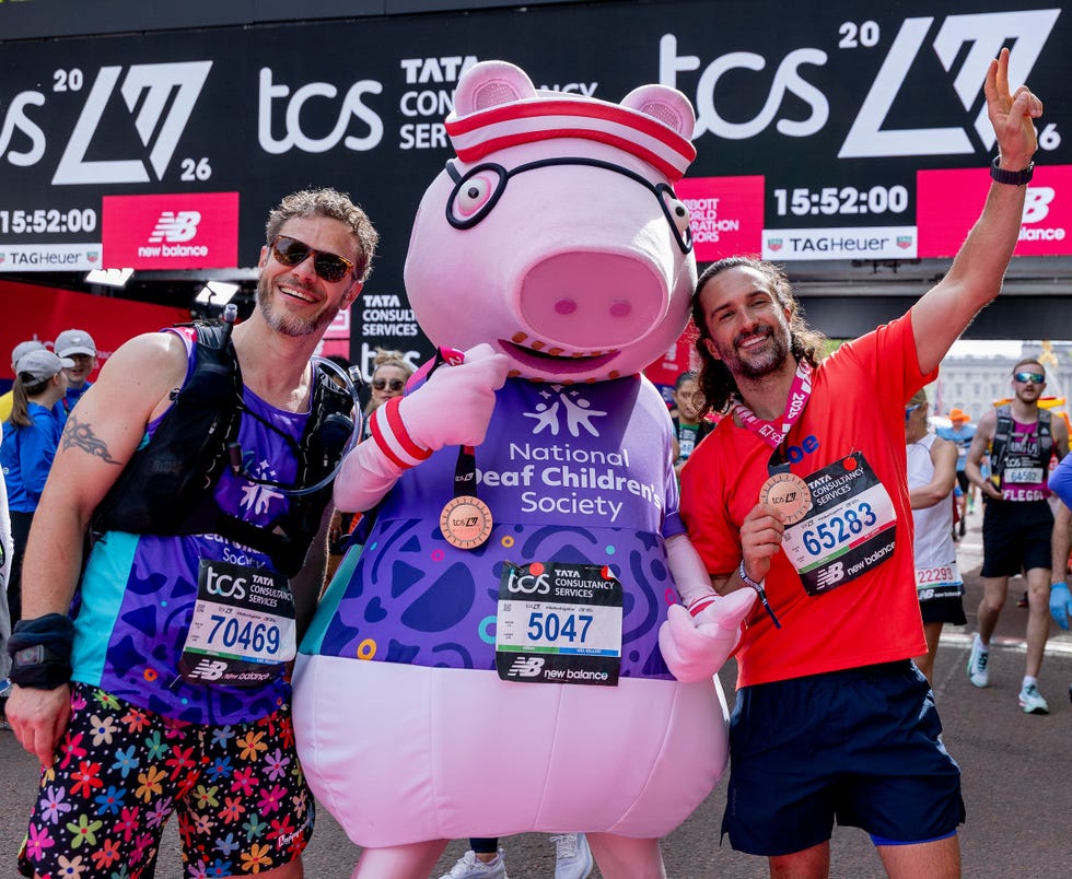daddy pig and joe wicks celebrate with their medals after crossing the finish line on the mall during the tcs london marathon on sunday 26th april 2026. photo: shaun brooks for london marathon events for further information: media@londonmarathonevents.co.uk