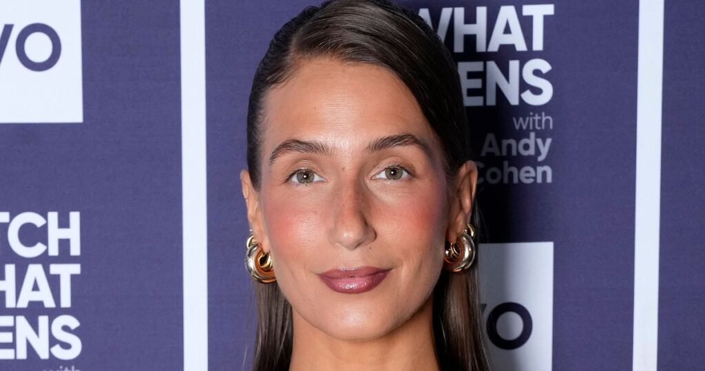 Amanda Batula Is Sorry, Wants to Get Back to Posting