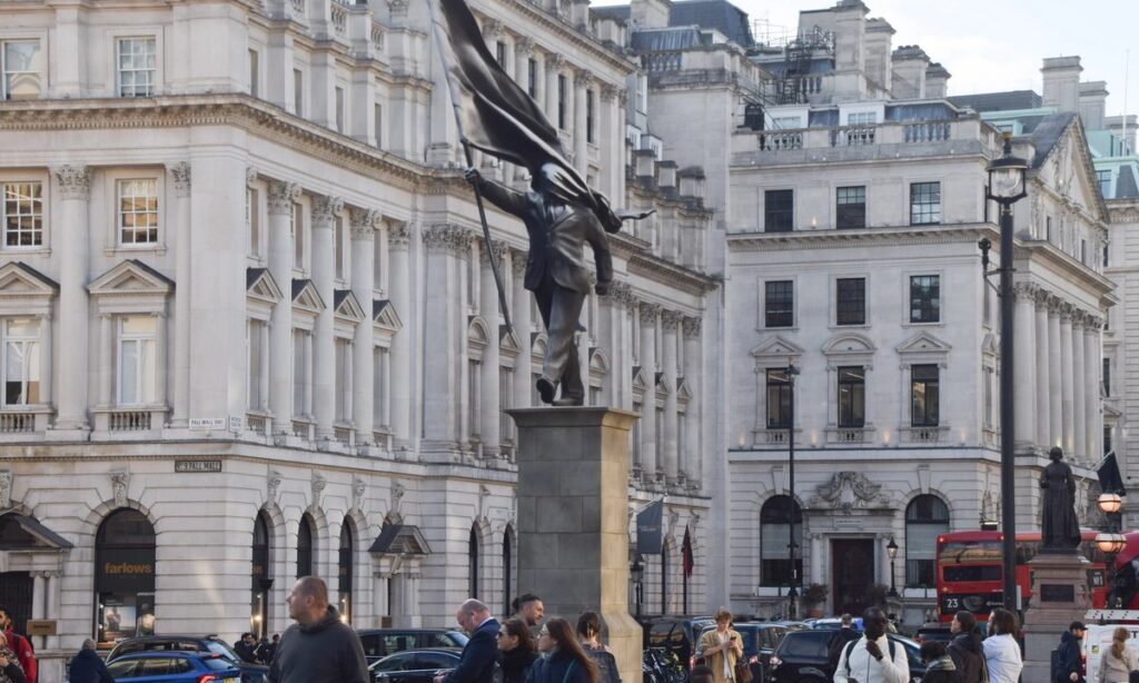 New Banksy statue appears in central London - The Art Newspaper