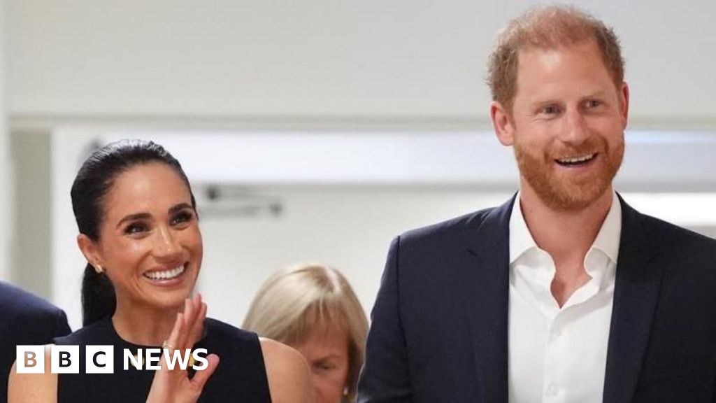 Harry and Meghan arrive in Australia for four-day tour - BBC