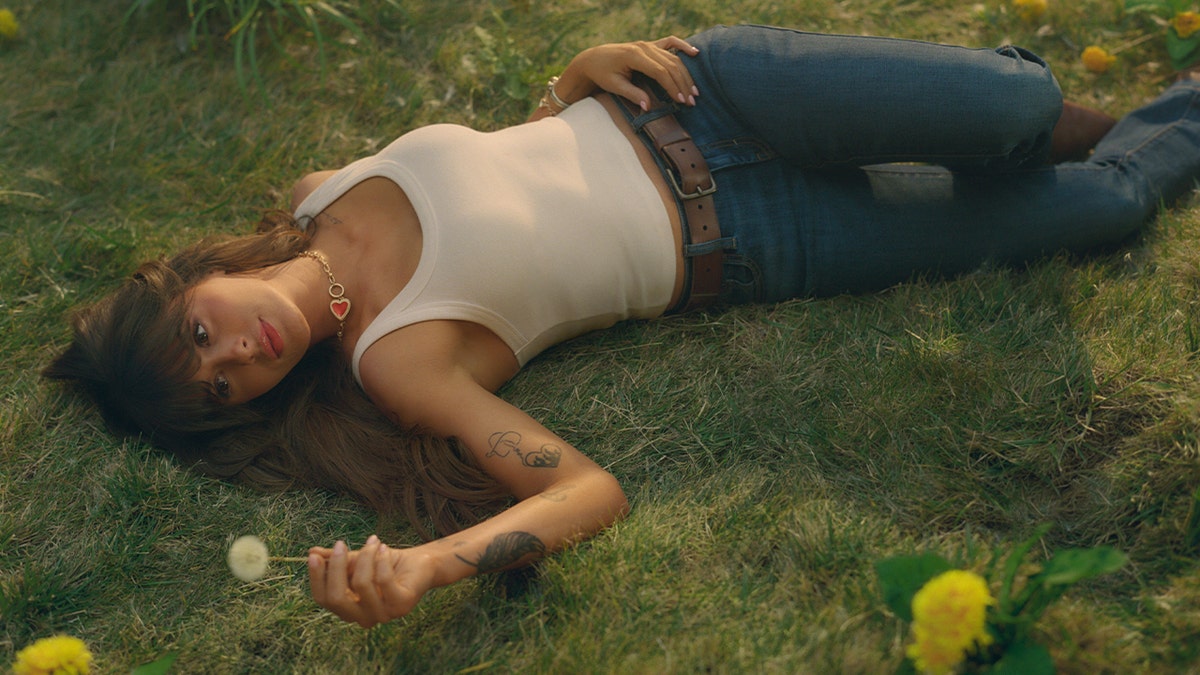 Ella Langley posing in American Eagle clothing