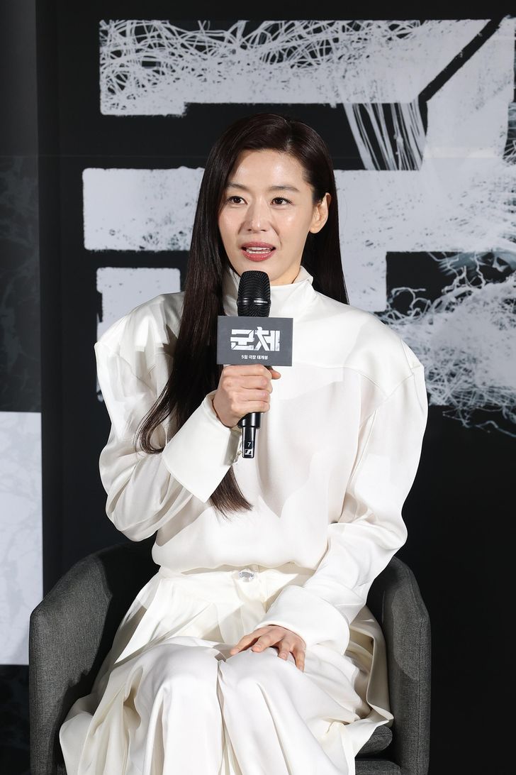 Actor Jun Ji-hyun speaks during a press conference for her movie 'Colony' at a theater in Seoul, Monday. Yonhap
