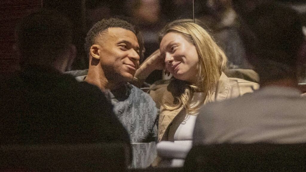 Kylian Mbappé and Ester Expósito look madly in love during Paris night out Kylian Mbappé and Ester Expósito look madly in love during Paris night out