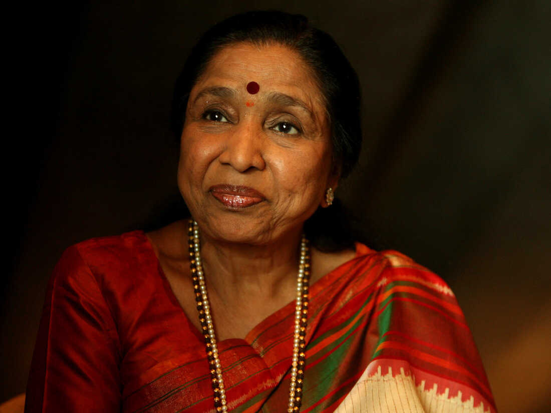 A portrait of singer Asha Bhosle, taken in Sydney, Australia in 2007.