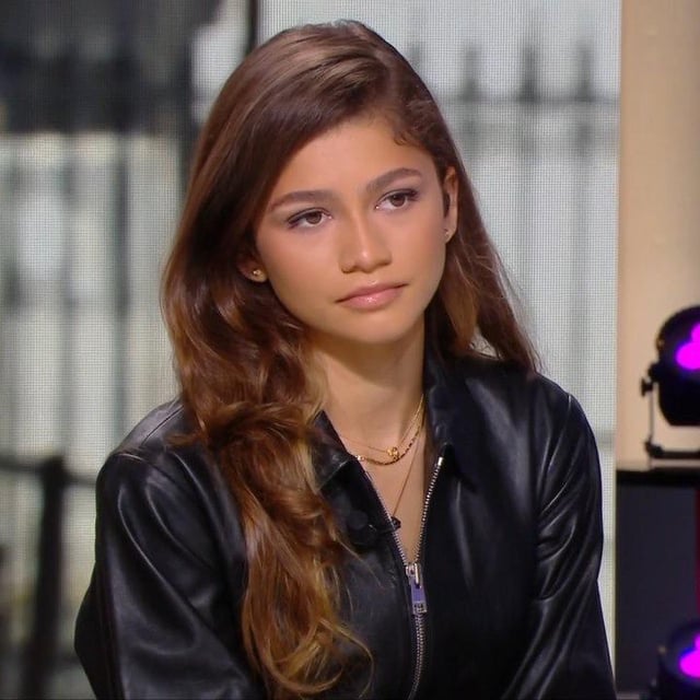 Celebs looking beautiful on the French show with the good lighting (aka Quotidien)