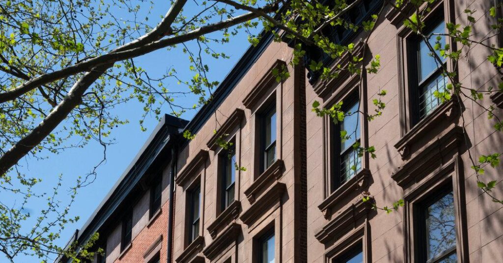 Daniel Craig and Rachel Weisz have sold their Brooklyn brownstone