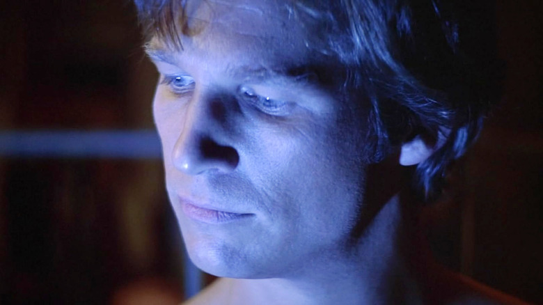 Jeff Bridges as Starman bathed in blue light in Starman (1984)