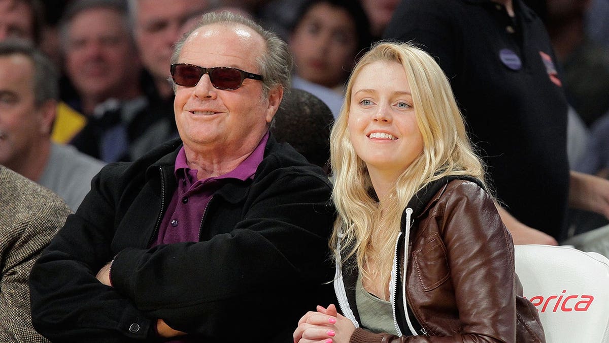 Jack Nicholson and Lorraine Nicholson seated at a basketball game at Staples Center