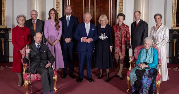 New photo of royal family released for Queen Elizabeth II's birthday