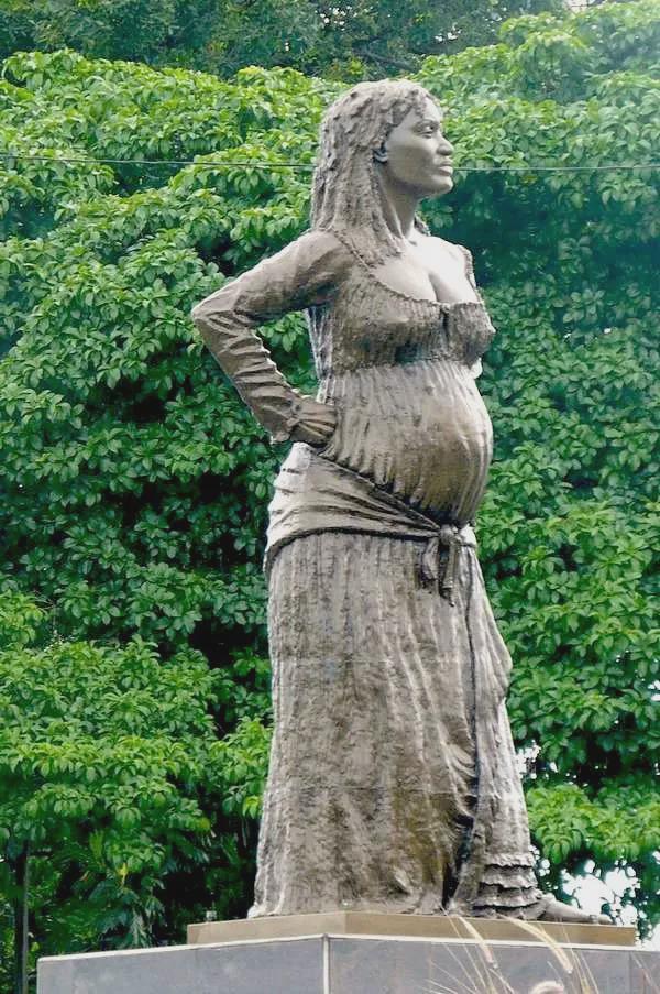 Meet: Solitude (1771-1802)! An Afro-Guadeloupean freedom fighter who became a symbol of resistance against the re-instatement of slavery in the French Caribbean while pregnant. For her involvement, she would be executed one day after the birth. Her last words were record as: "live free, or die!"