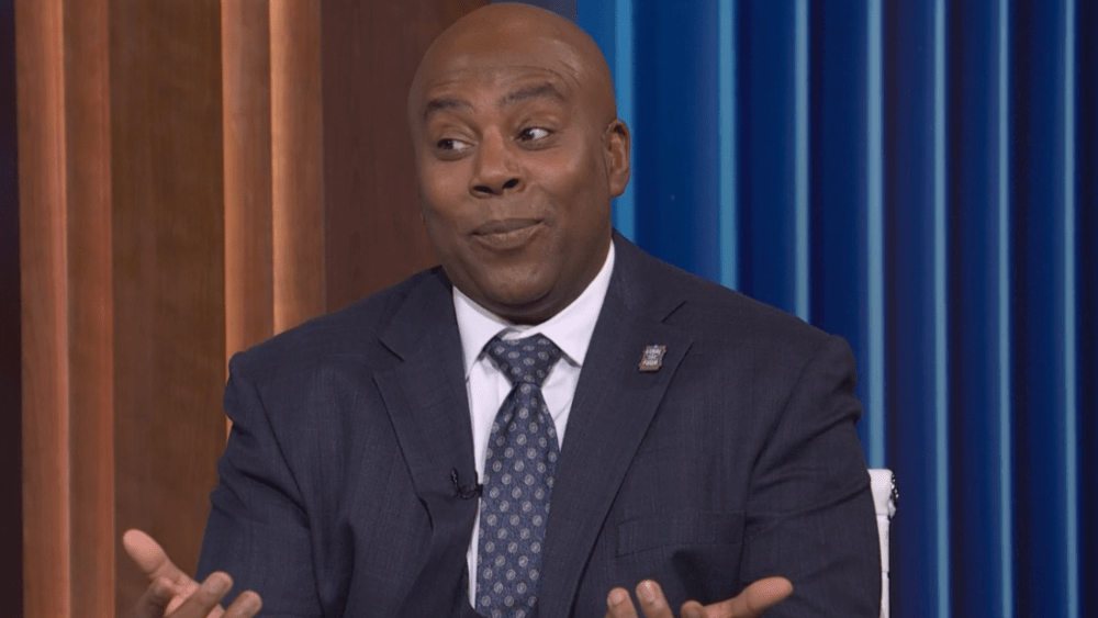 After Standing Up for Immigrants, Charles Barkley Sounds Off About Iran, Artemis II Moon Mission and Pam Bondi in ‘SNL’ March Madness Opener After Standing Up for Immigrants, Charles Barkley Sounds Off About Iran, Artemis II Moon Mission and Pam Bondi in ‘SNL’ March Madness Opener