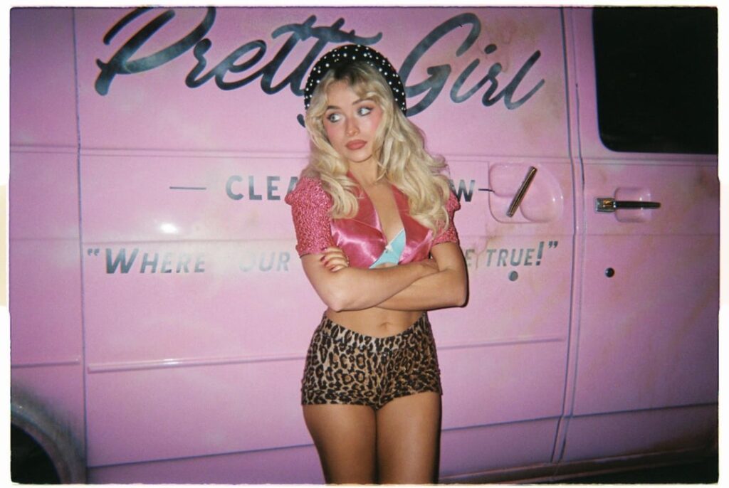 Sabrina Carpenter on Instagram: ‘house tour video tomorrow 11am est 💘’