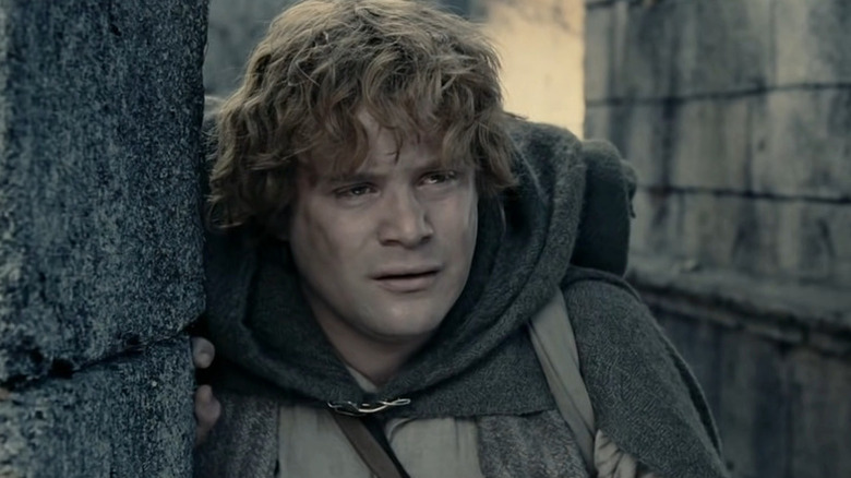 Samwise Gamgee (Sean Astin) stands by a stone archway in The Lord of the Rings: The Two Towers