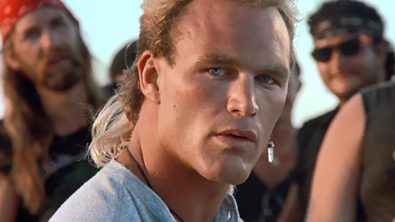 Joe Huff (Brian Bosworth) standing in front of a gang in 