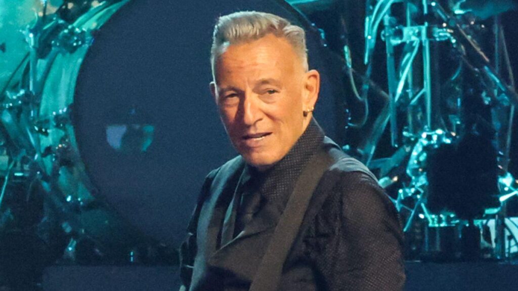 Trump asks if Springsteen will ‘sue his plastic surgeon’ as feud explodes Trump asks if Springsteen will 'sue his plastic surgeon' as feud explodes