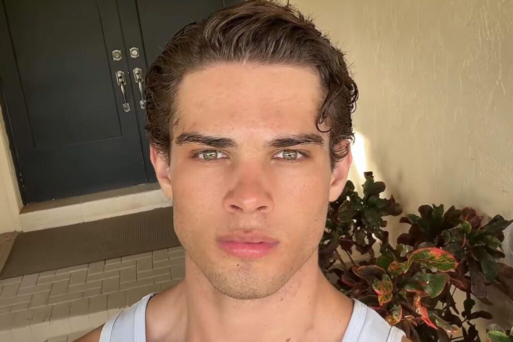 'Looksmaxxing' Influencer Clavicular Hospitalized for Suspected Overdose After Abruptly Ending Livestream