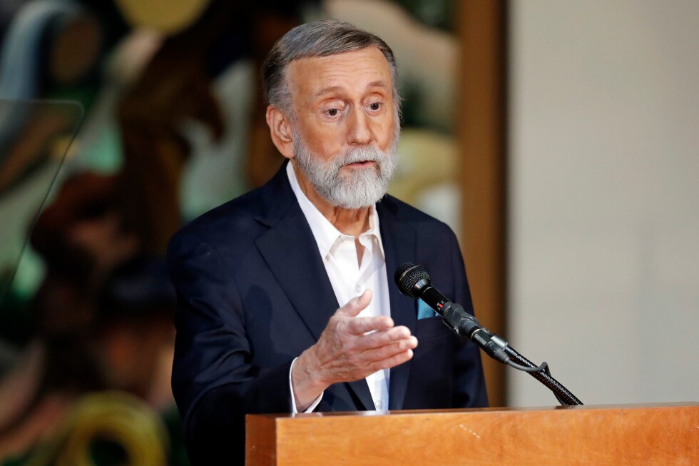 Country singer Ray Stevens recovering after breaking neck Country singer Ray Stevens recovering after breaking neck