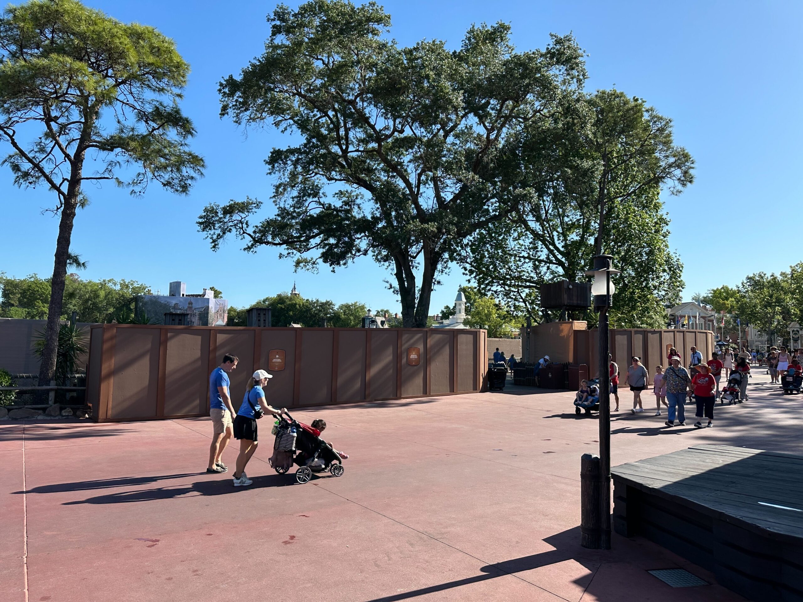 The construction walls near Big Al's outside Country Bear Musical Jamboree have been extended. The merchandise kiosk is marked for demolition, as is the Westward Ho food kiosk.