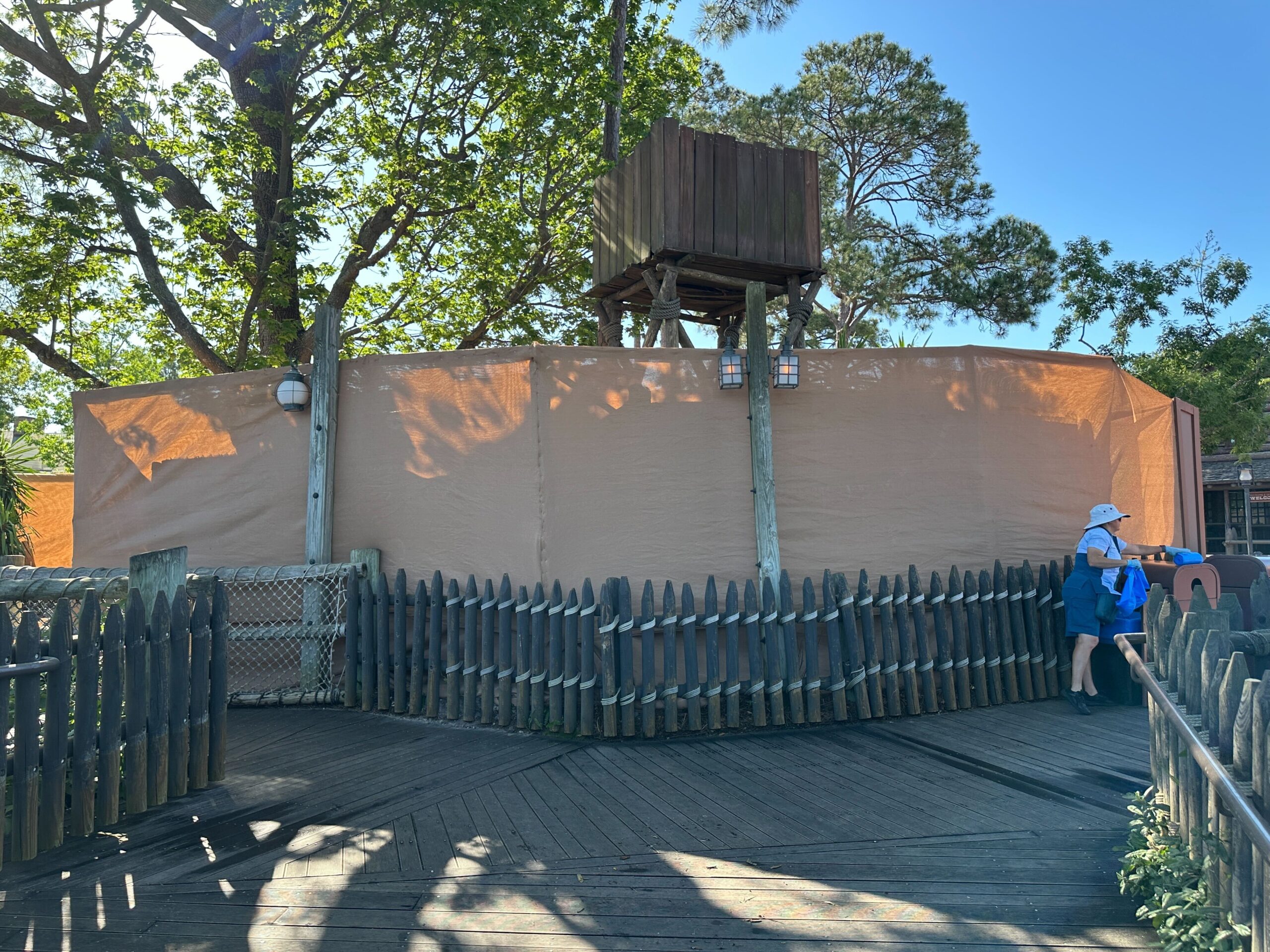 The construction walls near Big Al's outside Country Bear Musical Jamboree have been extended. The merchandise kiosk is marked for demolition, as is the Westward Ho food kiosk.