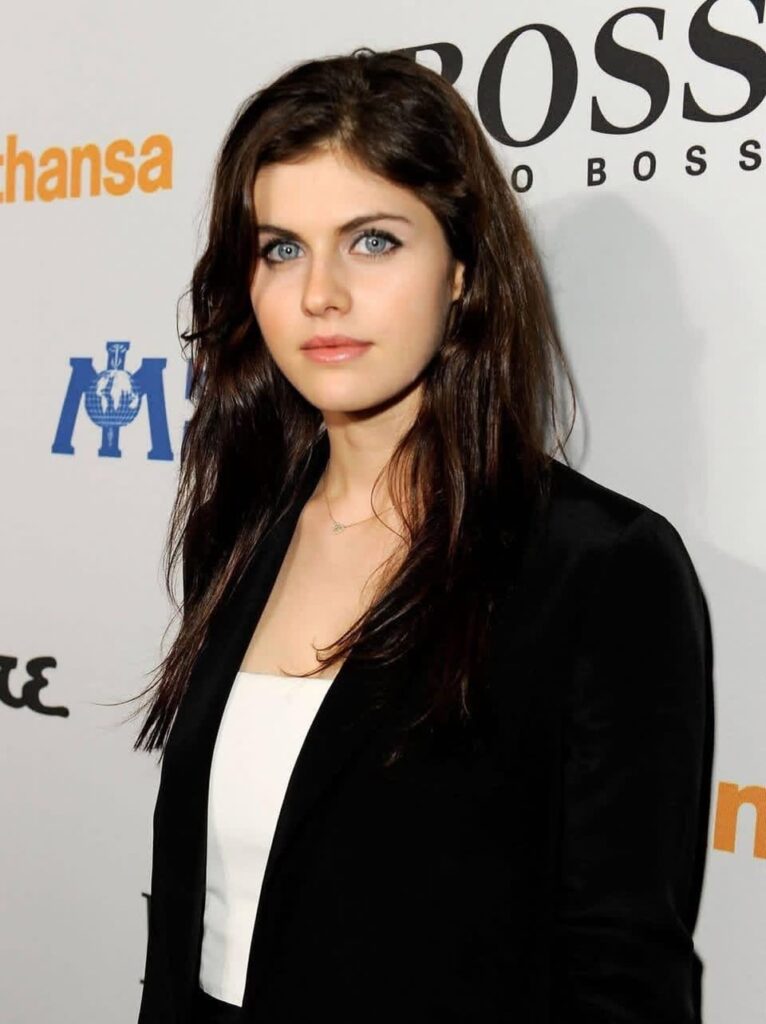 Alexandra Daddario at the Esquire House LA Opening Night Event With International Medical Corps (October 15, 2010)