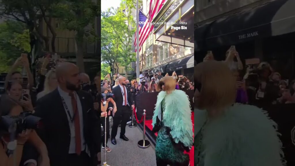 Anna Wintour was spotted leaving The Mark Hotel on her way to the 2026 Met Gala! #shorts