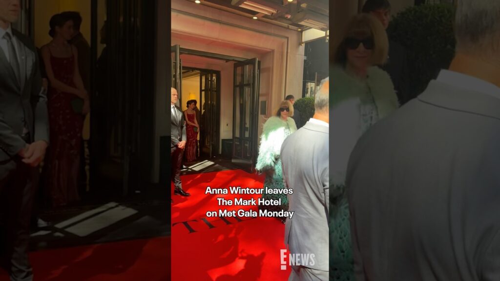 Anna Wintour is looking fabulous on #MetGala Monday as she leaves The Mark Hotel. 😍