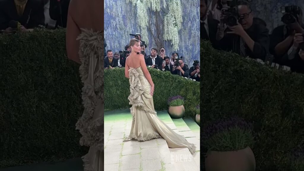 Margot Robbie is taking her style to new heights at the #MetGala. 😍