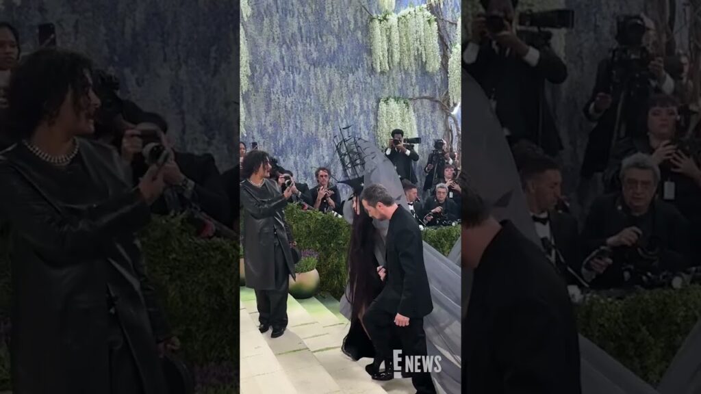 Madonna should take a bow for her #MetGala look. 😍