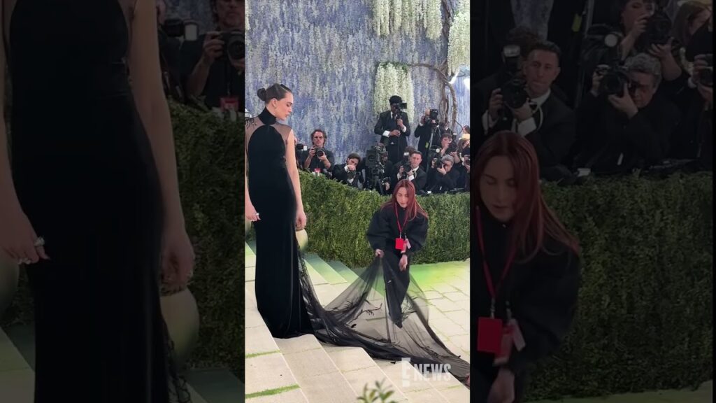 Cara Delevingne knows how to work a carpet. 😍 She arrives at the #MetGala.