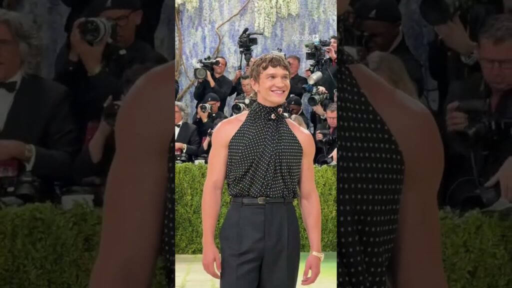 Bb is WERKING that train 🖤 #metgala #ConnorStorrie #heatedrivalry #awardseason