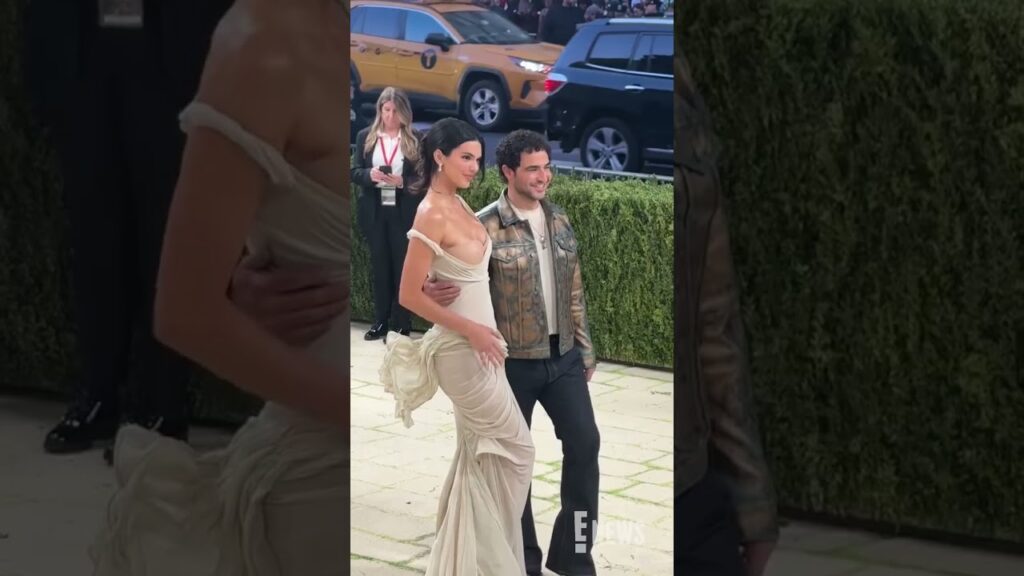 We're definitely keeping up with Kendall Jenner's #MetGala look. 😍