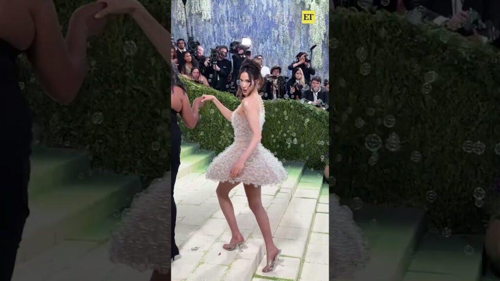 Nobody popped quite like Eileen Gu and her bubble dress at the #MetGala! 🫧