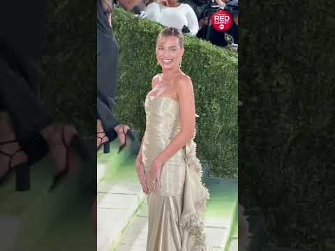 Margot Robbie arrives at the 2026 Met Gala