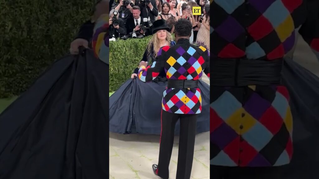 Colman Domingo took a second to pay respect to Stevie Nicks at the #MetGala. 👏