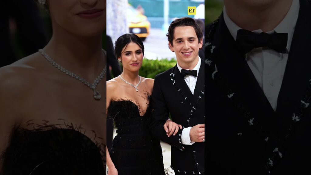'SNL's Marcello Hernandez is supported by Ana Amelia Batlle Cabral as he makes his #MetGala debut. 😍