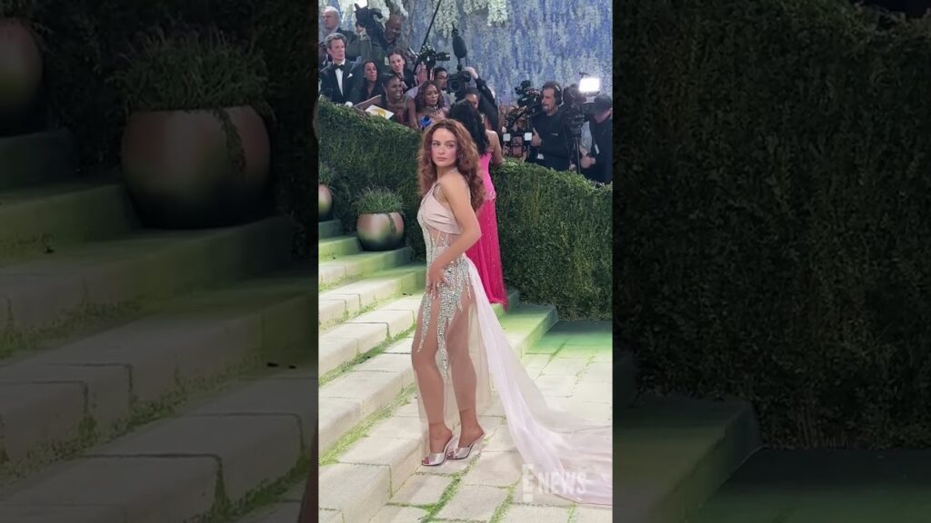 Joey King is bringing the glam to the #MetGala. 😍