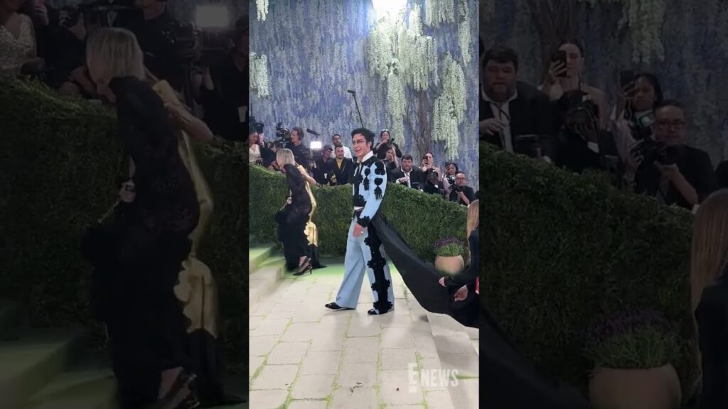 How many times did we watch this video? Yes. 😍 Hudson Williams has arrived at the #MetGala.