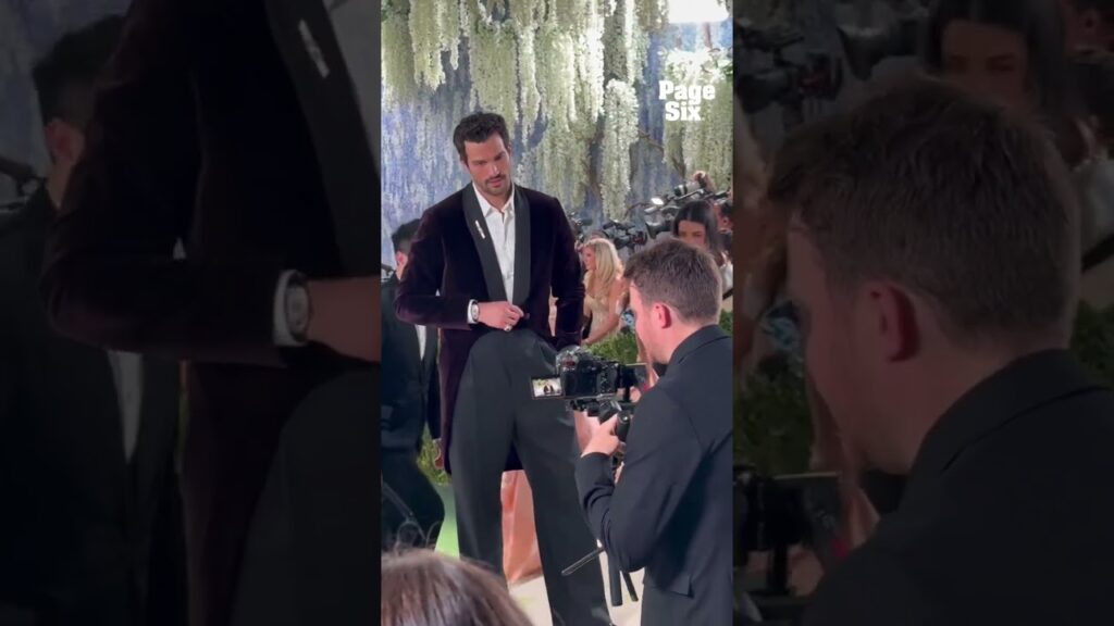 Paul Anthony Kelly rocking a velvet suit at the 2026 Met Gala 😮‍💨 #shorts