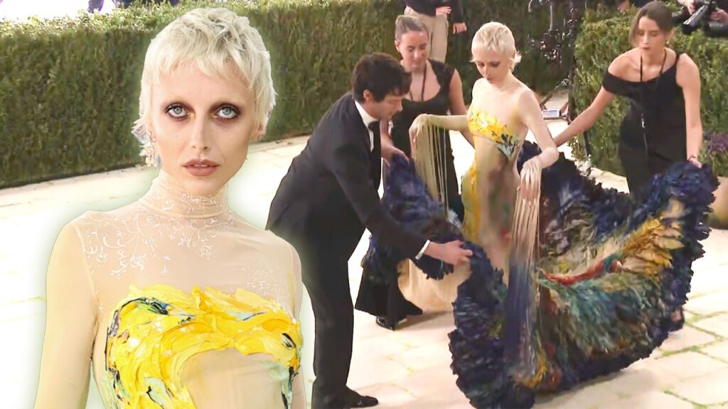 Met Gala 2026: Emma Chamberlain Feels 'Fabulous' in Look Requiring 3 Escorts