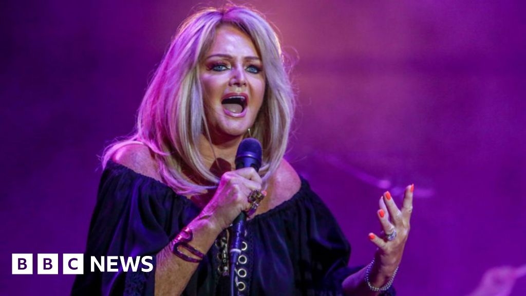 Bonnie Tyler recovering after being taken to hospital for surgery - BBC