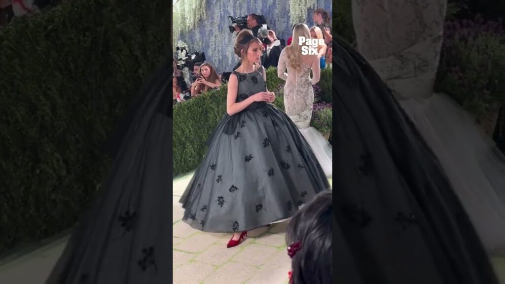 Maya Hawke showed off her dress at the 2026 Met Gala 🩶 #shorts