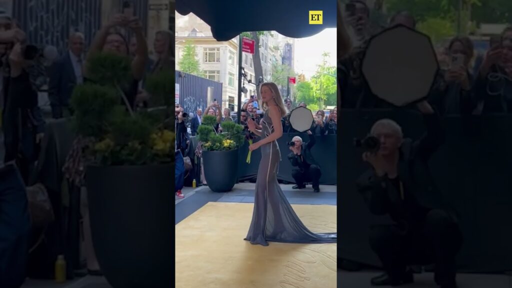 Gigi Hadid ️is as pretty as a flower as she heads to the #MetGala. 💐 #gigihadid