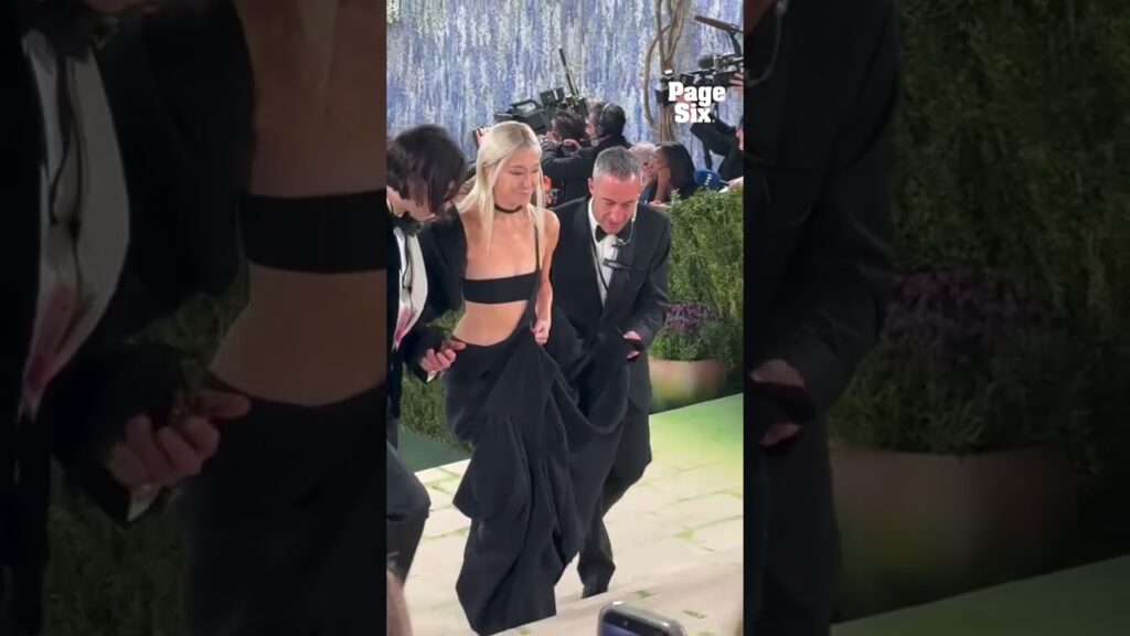 Vera Wang showed some skin at the 2026 Met Gala 🖤 #shorts