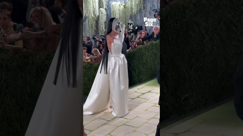 Katy Perry made quite an entrance at the 2026 Met Gala #shorts