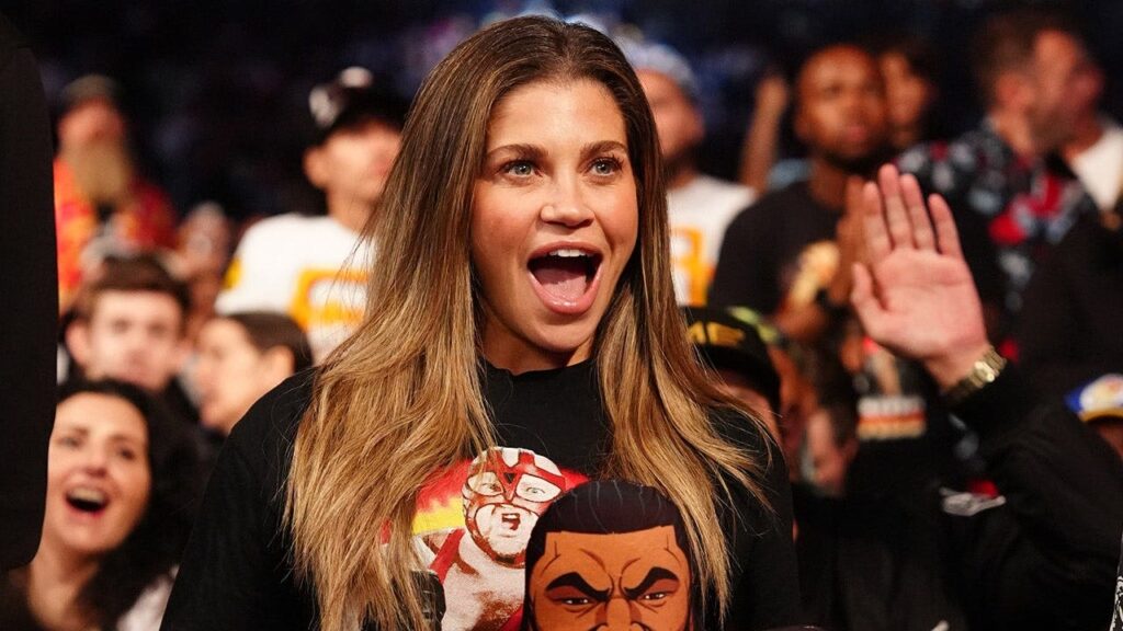 'Boy Meets World' star Danielle Fishel offers to join Danhausen at Backlash