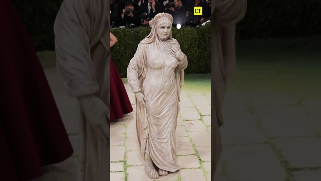 Nothing but respect for #heidiklum bringing a little Heidiween to the #MetGala.