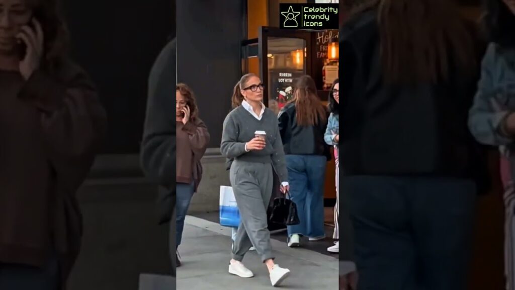 Jennifer Lopez Going home after Buying her Coffee ☕ ♥️😍 #jenniferlopez #jlo